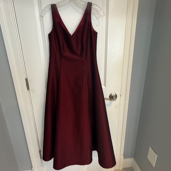 Burgundy evening dress. ABS Evening by Allen Schwartz. Size 6. Cocker approved . - Picture 5 of 5